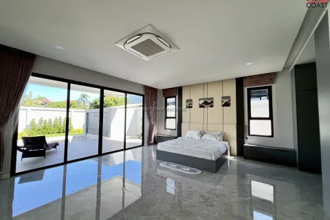 Casa de 3 dormitorios en Pattaya, Tailandia № 212918 - foto 15
