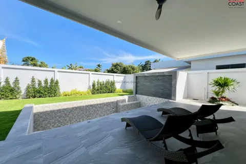 Casa de 3 dormitorios en Pattaya, Tailandia № 212918 - foto 4
