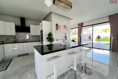 Casa de 3 dormitorios en Pattaya, Tailandia № 212918 - foto 12