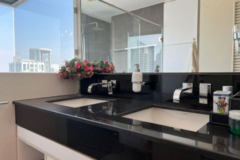 Condo in Khlong San, Bangkok, Thailand, 2 bedrooms  № 139325 - photo 18