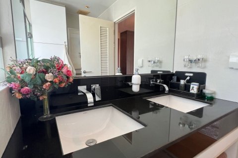 Condo in Khlong San, Bangkok, Thailand, 2 bedrooms  № 139325 - photo 26