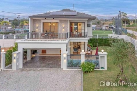 House in Pattaya, Thailand 4 bedrooms № 134426 - photo 10