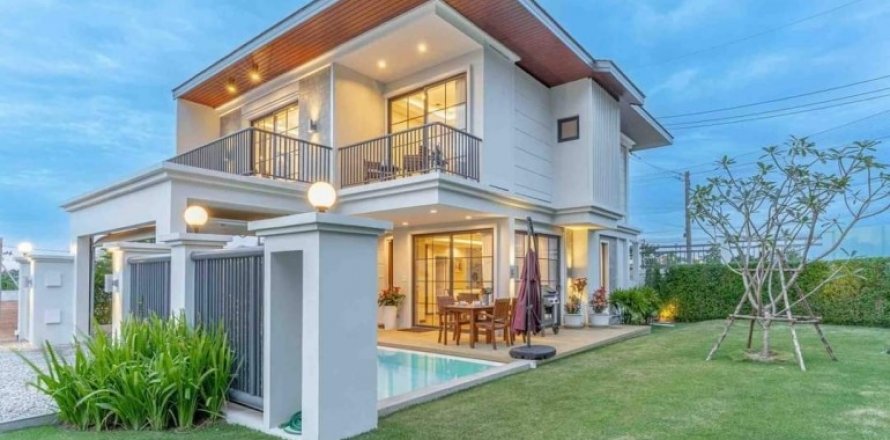 House in Pattaya, Thailand 4 bedrooms № 134426