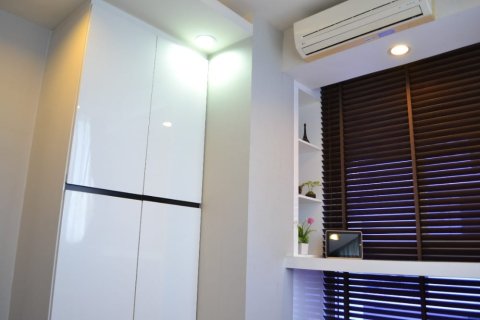 Condo in Bangkok, Thailand, 2 bedrooms  № 157618 - photo 17
