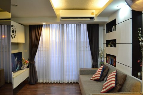 Condo in Bangkok, Thailand, 2 bedrooms  № 157618 - photo 19