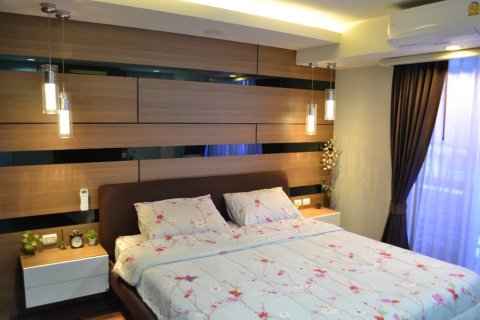 Condo in Bangkok, Thailand, 2 bedrooms  № 157618 - photo 5