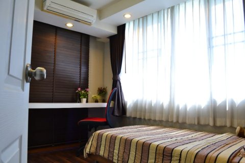 Condo in Bangkok, Thailand, 2 bedrooms  № 157618 - photo 26