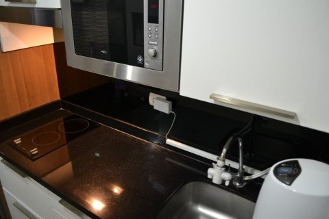 Condo in Bangkok, Thailand, 2 bedrooms  № 157618 - photo 16