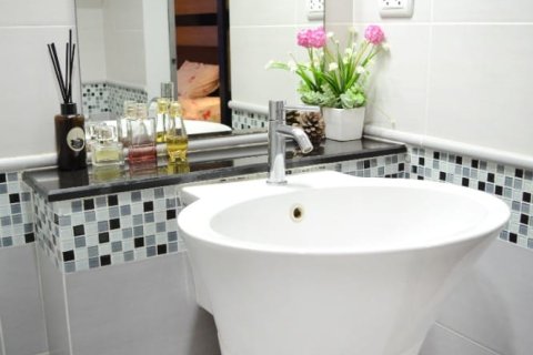 Condo in Bangkok, Thailand, 2 bedrooms  № 157618 - photo 14