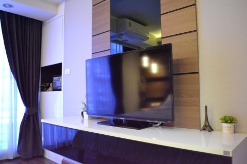 Condo in Bangkok, Thailand, 2 bedrooms  № 157618 - photo 10