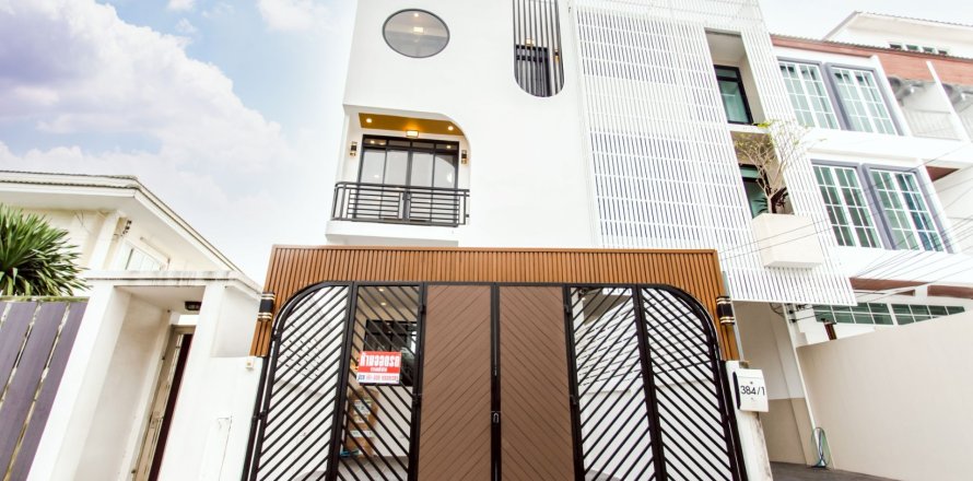 Maison à Bangkok, Thaïlande 4 chambres № 159384