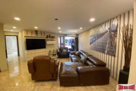 Apartment in Bangkok, Thailand 3 bedrooms № 118604 - photo 20