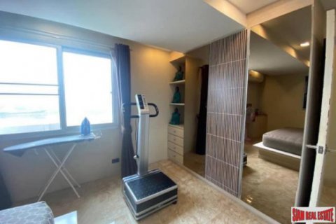 Apartment in Bangkok, Thailand 3 bedrooms № 118604 - photo 12