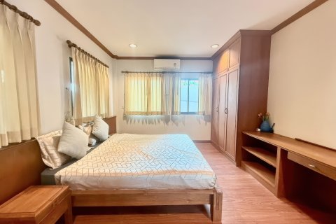 House in Pattaya, Thailand 3 bedrooms № 155647 - photo 28