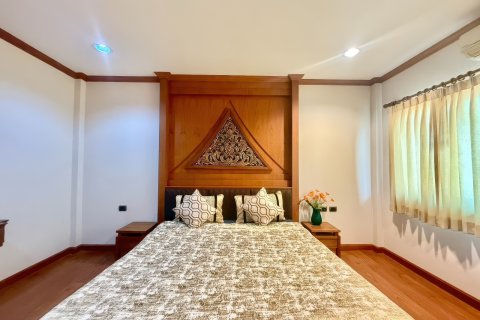 House in Pattaya, Thailand 3 bedrooms № 155647 - photo 26