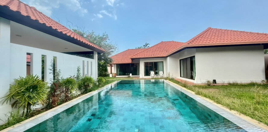 House in Pattaya, Thailand 3 bedrooms № 155647