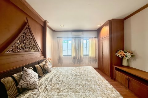 House in Pattaya, Thailand 3 bedrooms № 155647 - photo 25