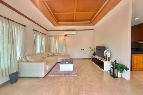 House in Pattaya, Thailand 3 bedrooms № 155647 - photo 18