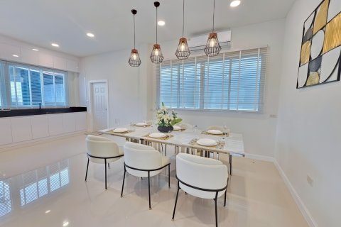 House in Pattaya, Thailand 3 bedrooms № 155651 - photo 8
