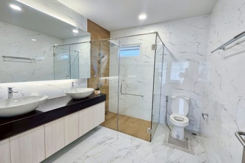 House in Pattaya, Thailand 3 bedrooms № 155651 - photo 24