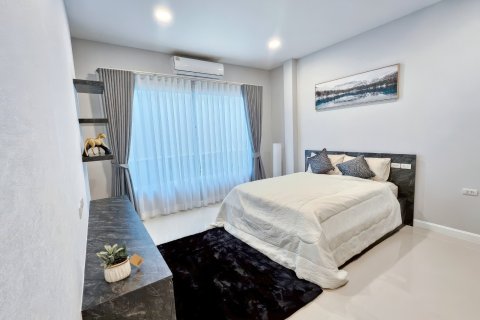 House in Pattaya, Thailand 3 bedrooms № 155651 - photo 20