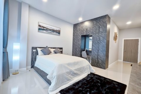 House in Pattaya, Thailand 3 bedrooms № 155651 - photo 12
