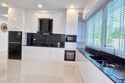 House in Pattaya, Thailand 3 bedrooms № 155651 - photo 10