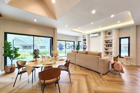 House in Pattaya, Thailand 3 bedrooms № 196244 - photo 14