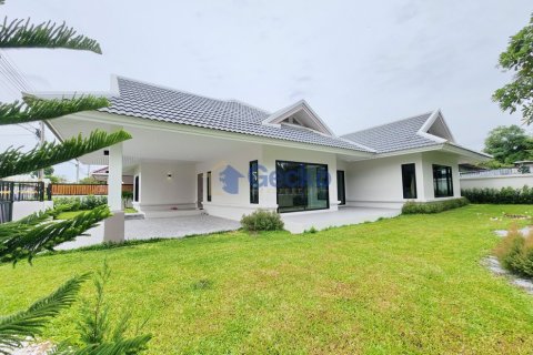 House in Pattaya, Thailand 3 bedrooms № 196244 - photo 2
