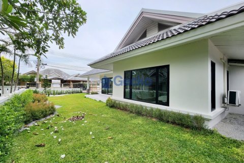 House in Pattaya, Thailand 3 bedrooms № 196244 - photo 3