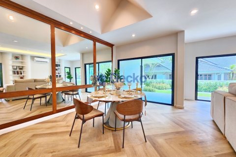 House in Pattaya, Thailand 3 bedrooms № 196244 - photo 12