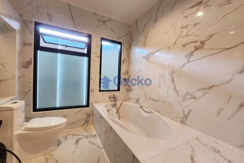 House in Pattaya, Thailand 3 bedrooms № 196244 - photo 25