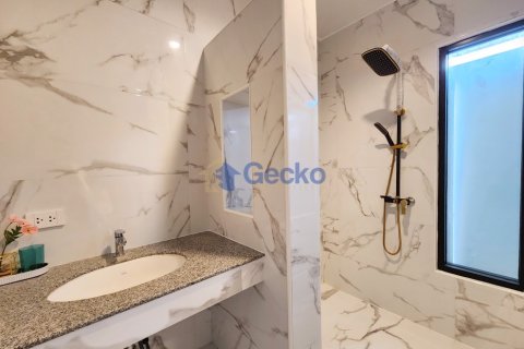 House in Pattaya, Thailand 3 bedrooms № 196244 - photo 26