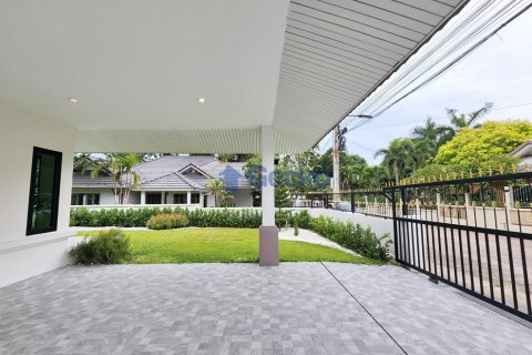 House in Pattaya, Thailand 3 bedrooms № 196244 - photo 6