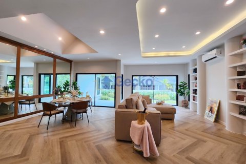 House in Pattaya, Thailand 3 bedrooms № 196244 - photo 20