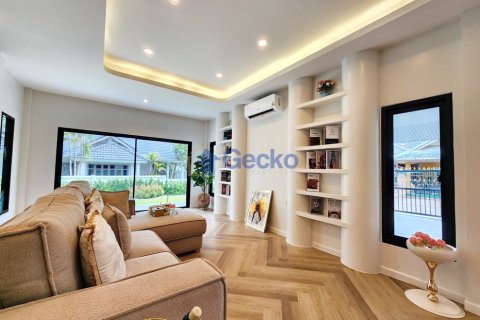 House in Pattaya, Thailand 3 bedrooms № 196244 - photo 11