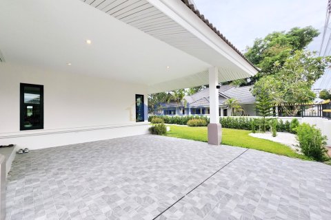 House in Pattaya, Thailand 3 bedrooms № 196244 - photo 15