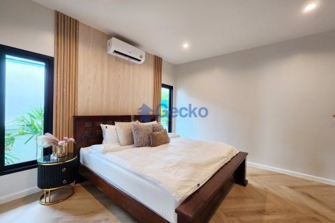 House in Pattaya, Thailand 3 bedrooms № 196244 - photo 17