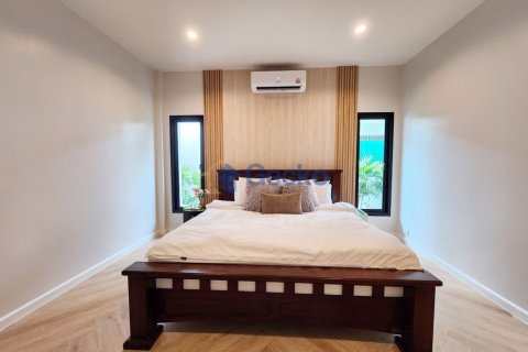 House in Pattaya, Thailand 3 bedrooms № 196244 - photo 18