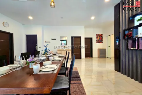 Casa de 3 dormitorios en Pattaya, Tailandia № 213085 - foto 11