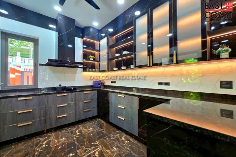 Casa de 3 dormitorios en Pattaya, Tailandia № 213085 - foto 14