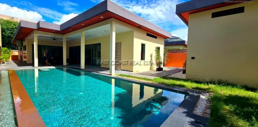 Casa de 3 dormitorios en Pattaya, Tailandia № 213085