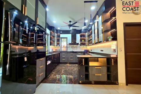 Casa de 3 dormitorios en Pattaya, Tailandia № 213085 - foto 12