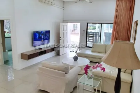 Casa de 4 dormitorios en Pattaya, Tailandia № 213087 - foto 3