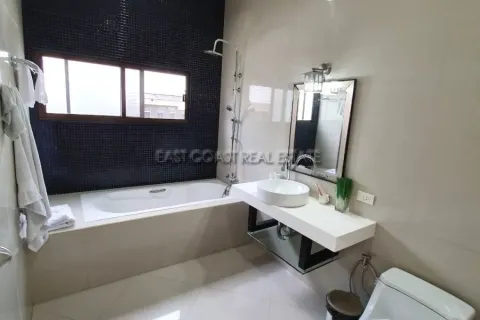 Casa de 4 dormitorios en Pattaya, Tailandia № 213087 - foto 7