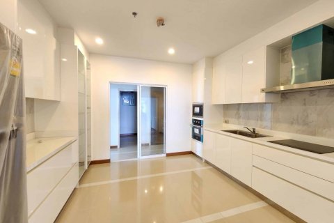 Кондоминиум с 4 спальнями в Сатхоне, Бангкок, Таиланд № 133677 - фото 6