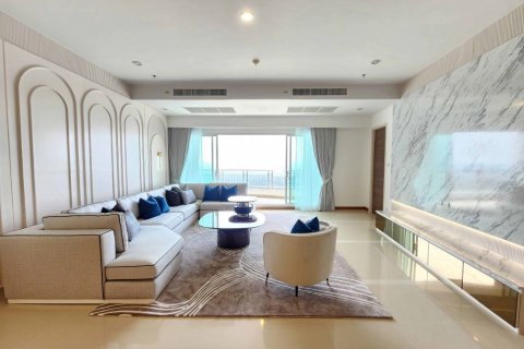 Кондоминиум с 4 спальнями в Сатхоне, Бангкок, Таиланд № 133677 - фото 1