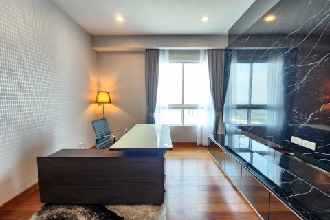 Кондоминиум с 4 спальнями в Сатхоне, Бангкок, Таиланд № 133677 - фото 21