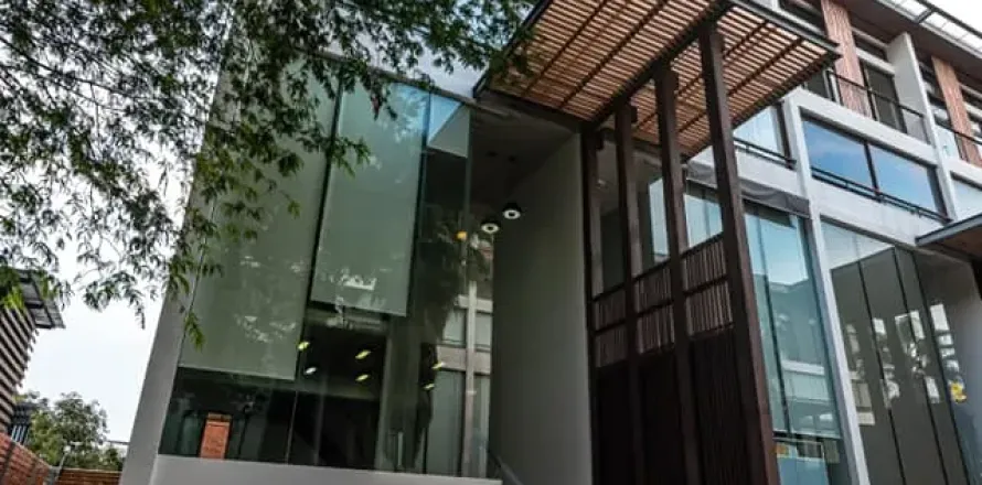 Reihenhaus in Phra Khanong, Bangkok, Thailand 2 Schlafzimmer № 216991