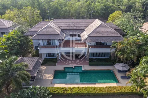 Villa in Bang Tao, Thailand 4 bedrooms № 190689